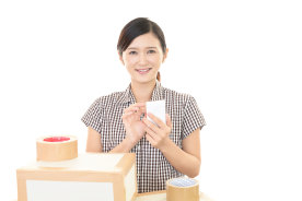 引越し業者への心付け・差し入れは必要?相場と喜ばれる差し入れまとめ